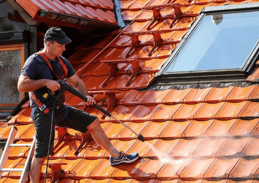 Démoussage Toiture en tuile à Vertou.