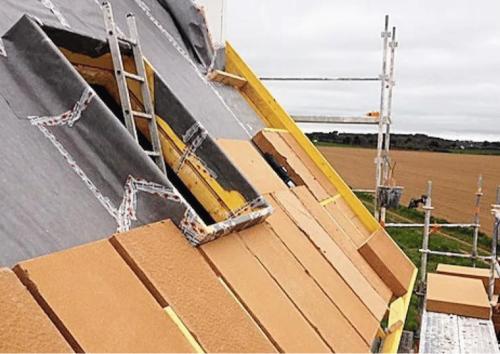 Pose d'isolation de toiture par nos couvreurs à Vertou