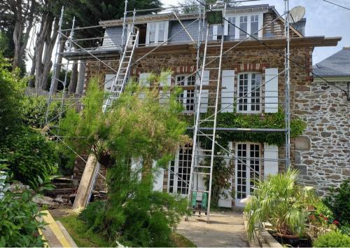 Remise à neuf d'une toiture.